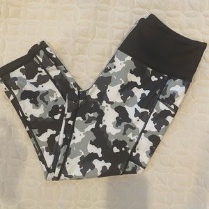 Constantly Varied Capri Leggings